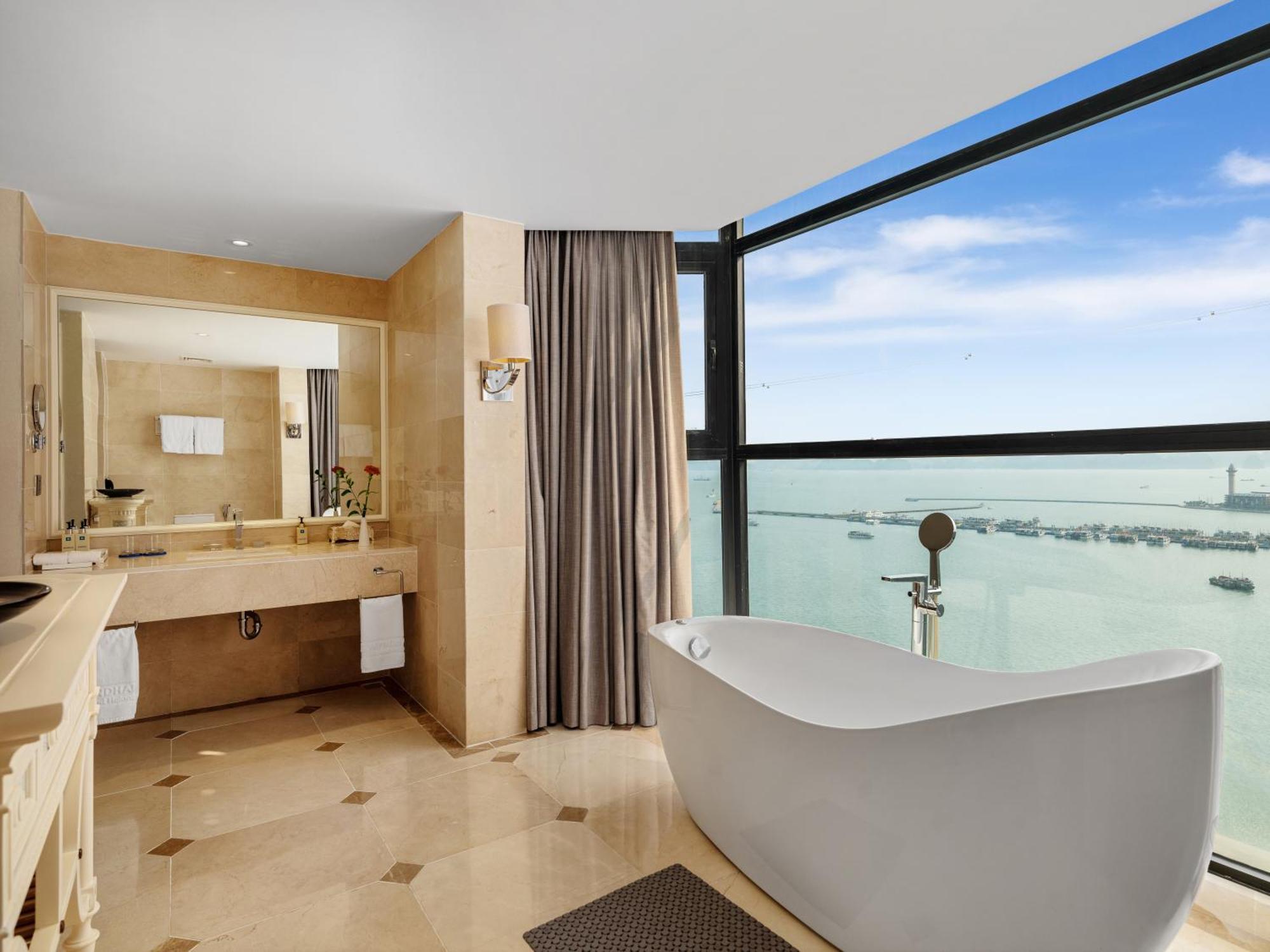 Hotel Wyndham Legend Halong Ha Long Exterior foto